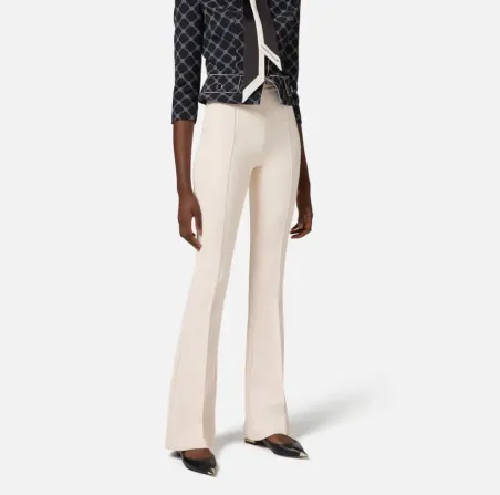 Pantalon Elisabetta Franchi i a zampa in crêpe con placca logo  | Boro