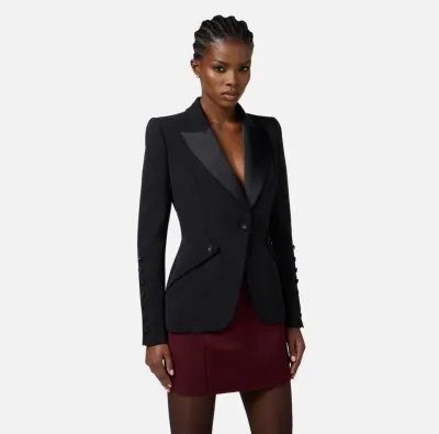 Elisabetta Franchi – Giacca in crêpe leggero dal taglio femminile  | B