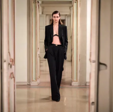Elisabetta Franchi Pantaloni in crêpe leggero con dettagli smoking  |  2
