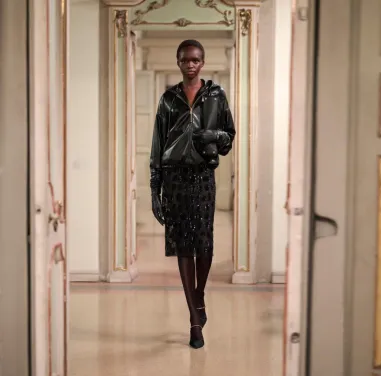 Elisabetta Franchi Felpa con texture nappata e cappuccio  | BorotalcoC 2