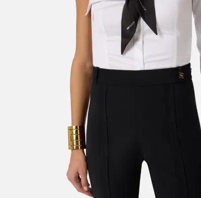 ELISABETTA FRANCHI Pantaloni in doppio crêpe stretch con logo charm  |