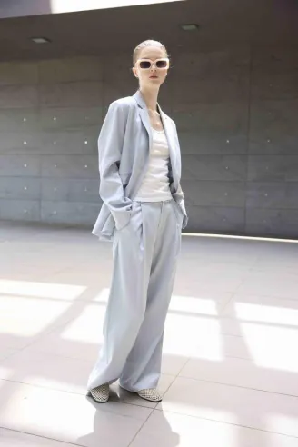 Eleh Pantalone ampio in tencel e cotone gessato azzurro chiaro  | Boro 2