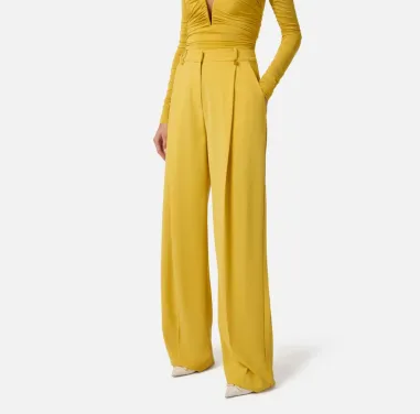 ELISABETTA FRANCHI Pantaloni in crêpe leggero con logo charm  | Borota 2