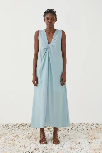 ELEH Abito lungo smanicato in celeste polvere con vita elasticizzata  