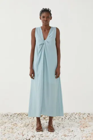 ELEH Abito lungo smanicato in celeste polvere con vita elasticizzata   2